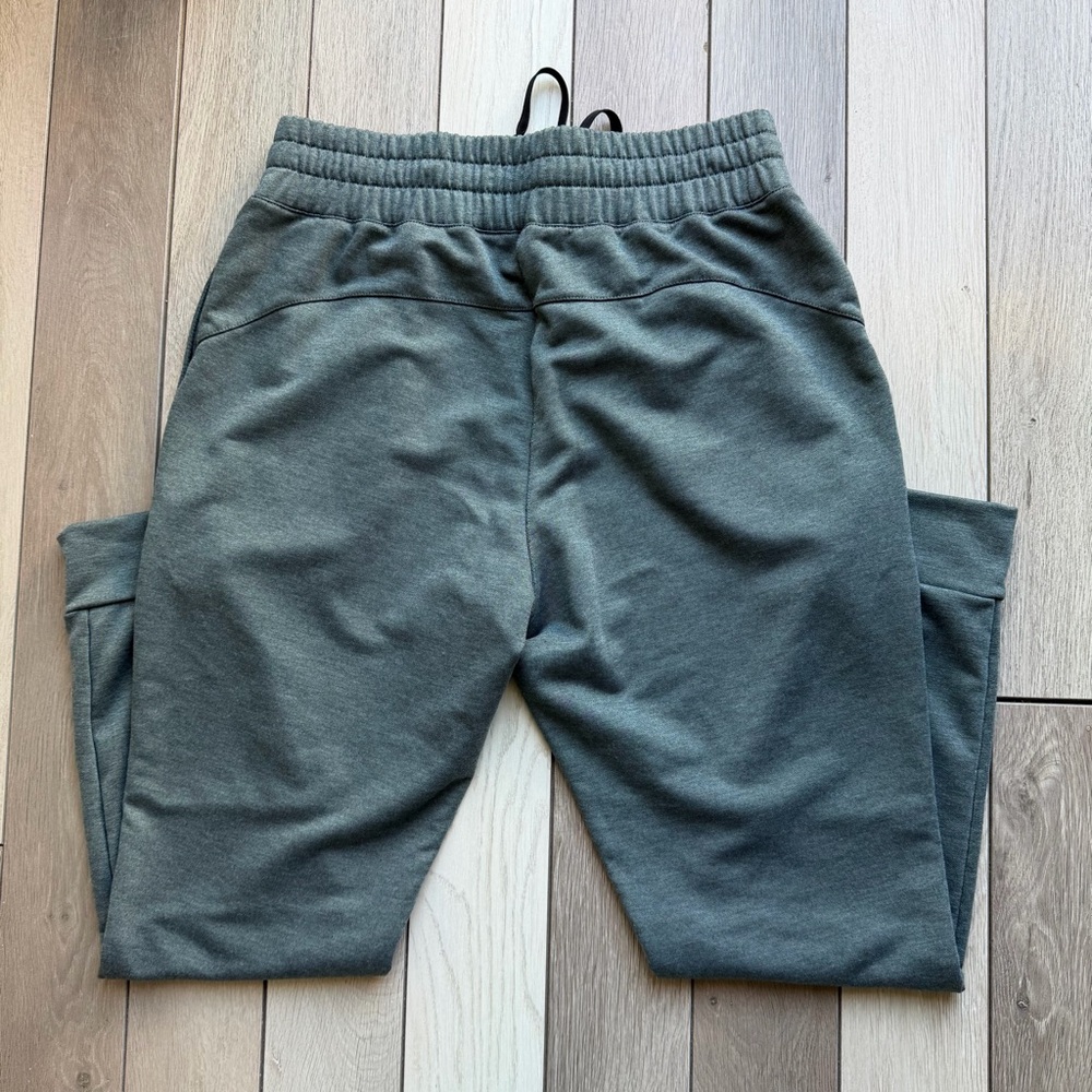 On Running Green  Track Pants - Picture 4 of 7